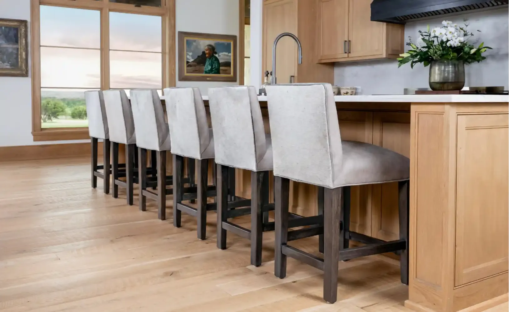 How to Choose Swivel Or Stationary Leather Barstools Guide
