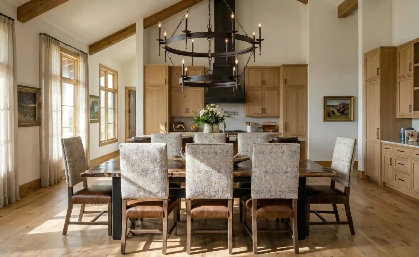 How To Create Western And Rustic Luxury Dining Rooms Meant for Home Gatherings