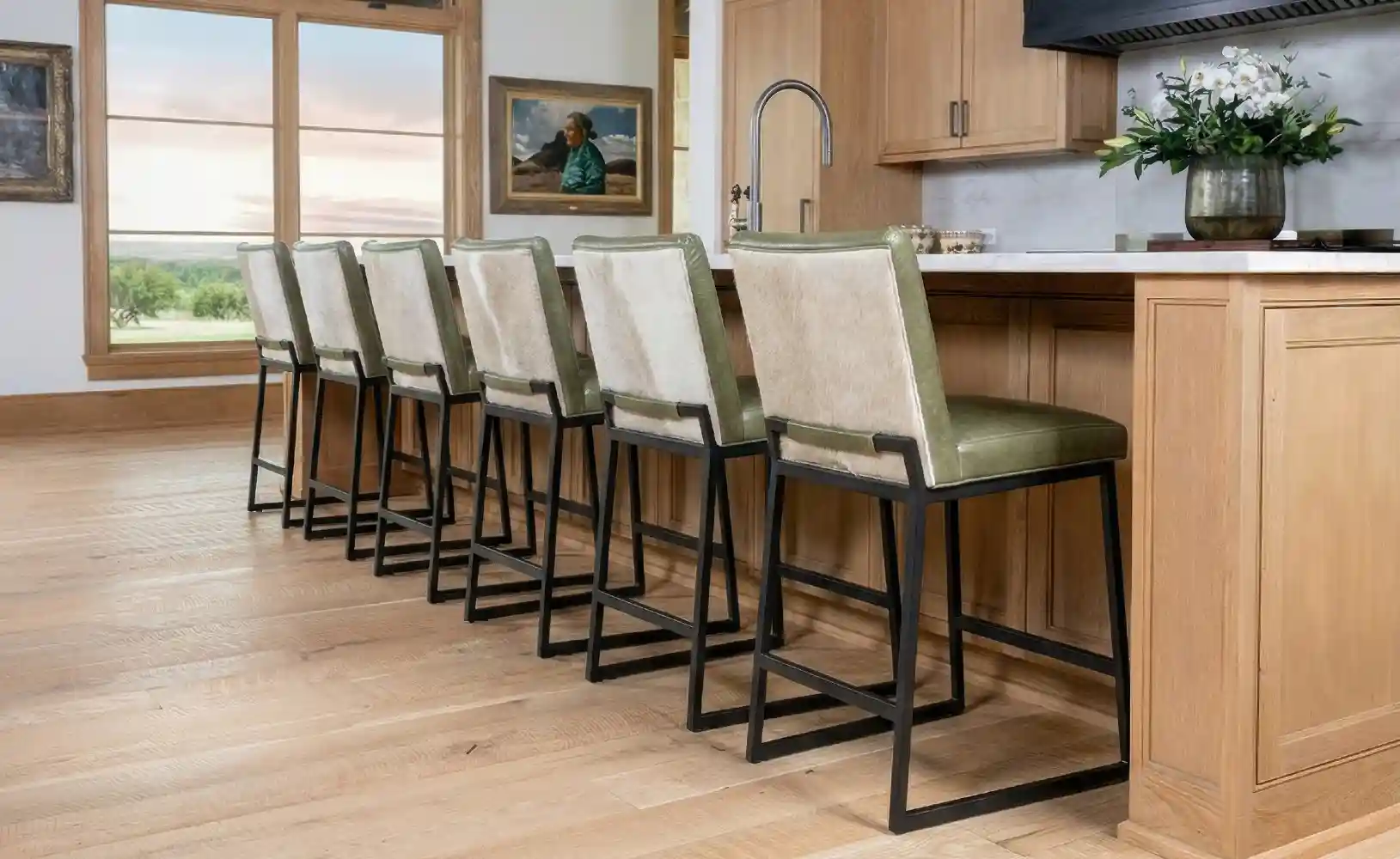 How to Choose Western Furniture for Refined Luxury Home Interiors