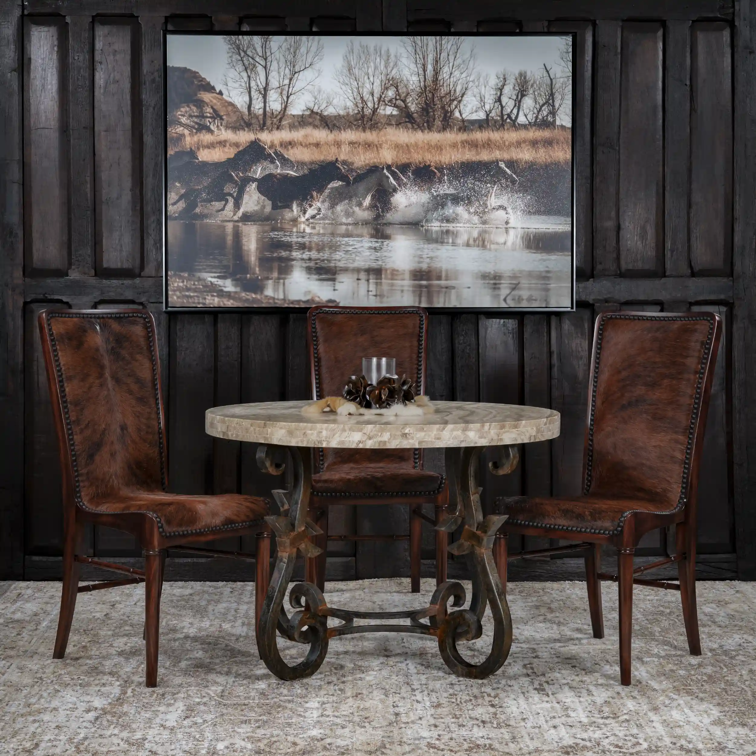 How to Blend Leather, Wood, and Iron in Western Dining Spaces